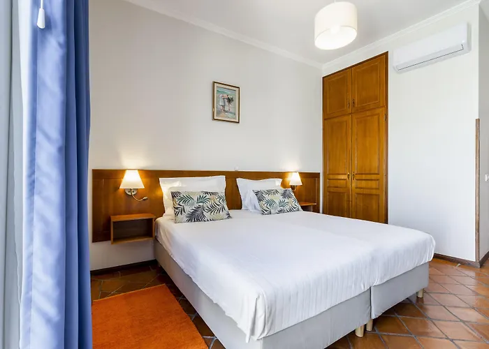 レジデンシャル マレス ゲストハウス タヴィラ